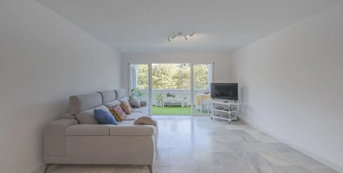 Sale of ground floor apartment in Nueva Andalucía 12