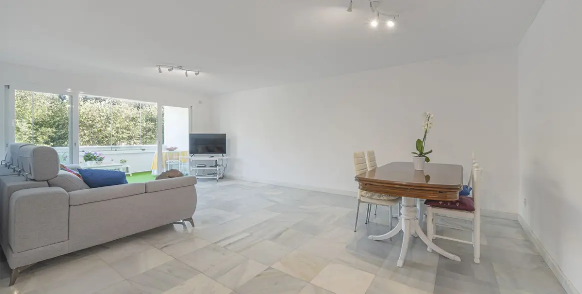 Sale of ground floor apartment in Nueva Andalucía 13