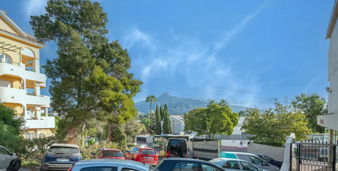 Sale of ground floor apartment in Nueva Andalucía 31