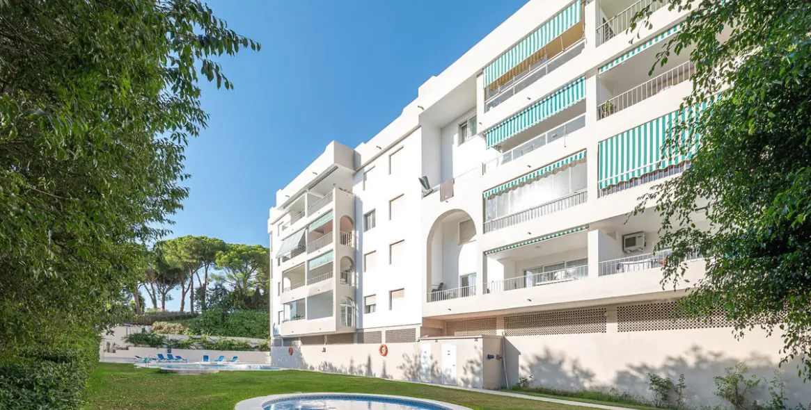 Sale of ground floor apartment in Nueva Andalucía 32