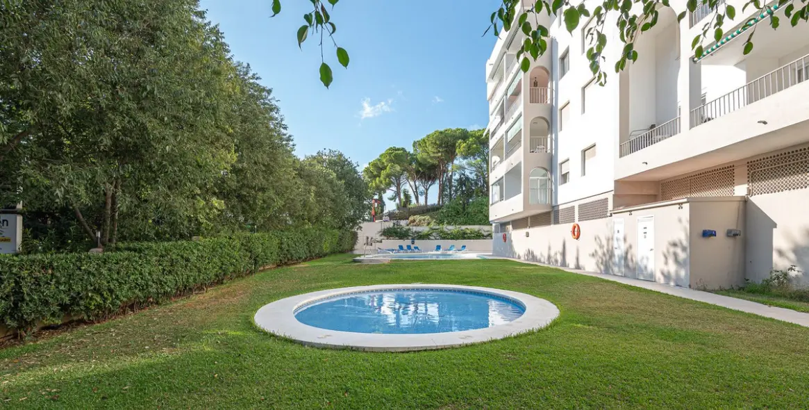 Sale of ground floor apartment in Nueva Andalucía 33