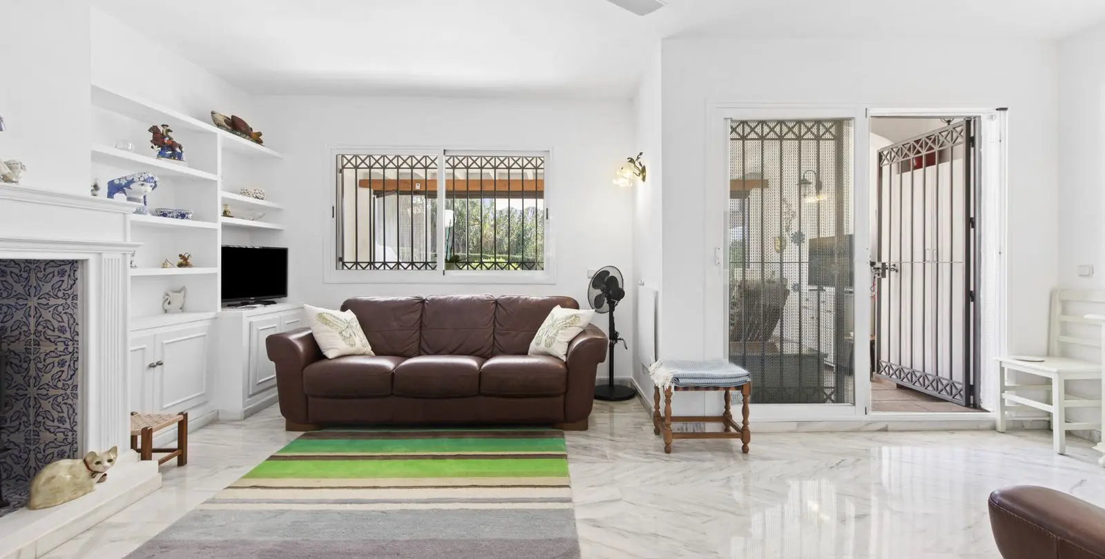 Sale of townhouse in Estepona 2
