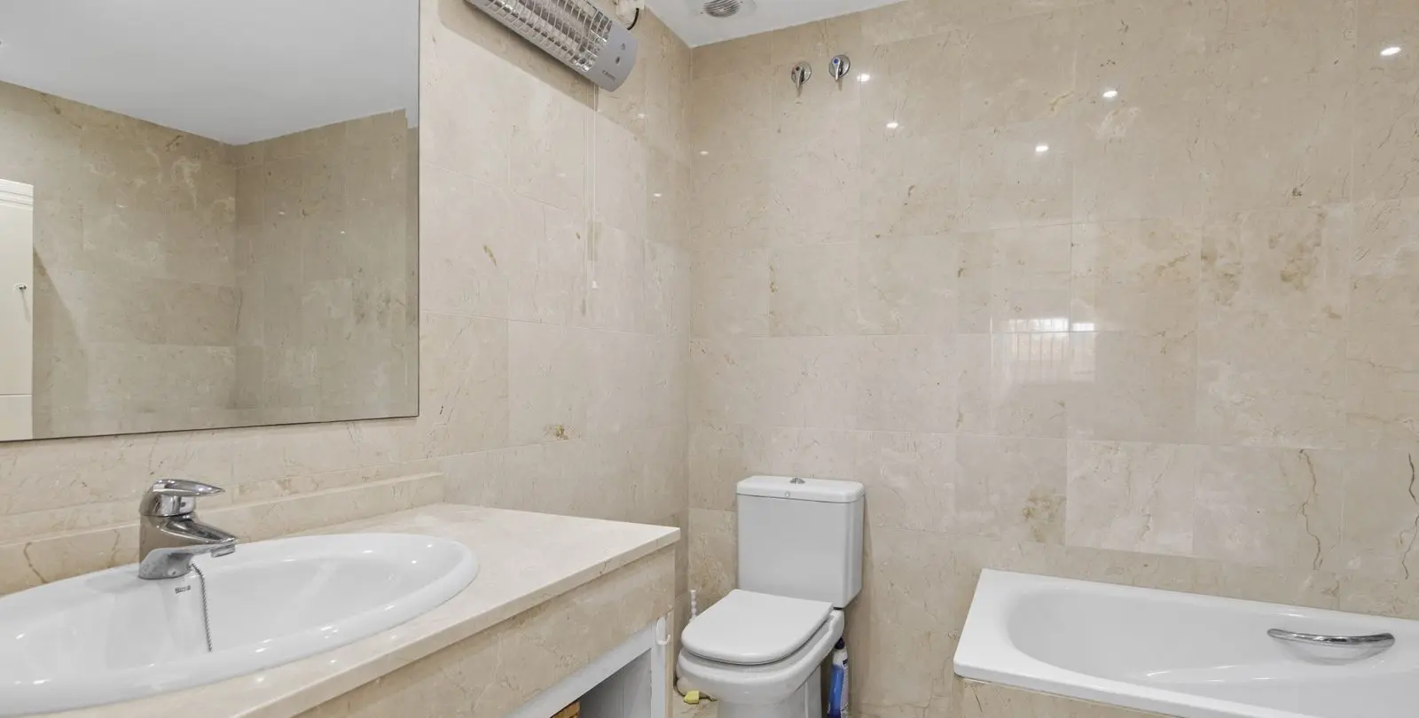 Sale of townhouse in Estepona 16