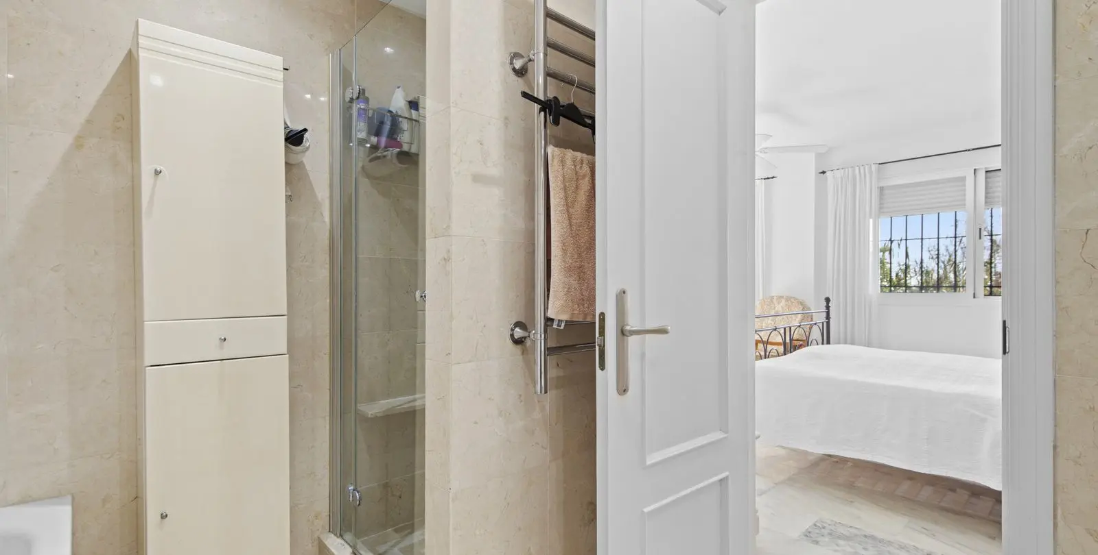 Sale of townhouse in Estepona 18