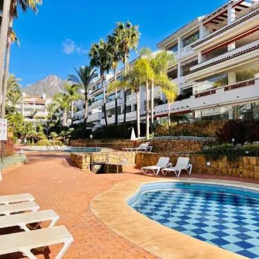 Sale of middle floor apartment in The Golden Mile