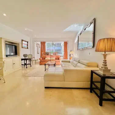 Sale of middle floor apartment in The Golden Mile