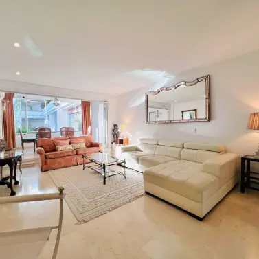 Sale of middle floor apartment in The Golden Mile