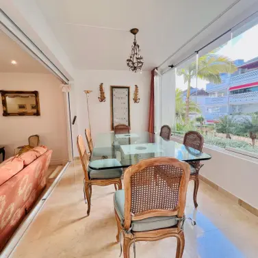 Sale of middle floor apartment in The Golden Mile