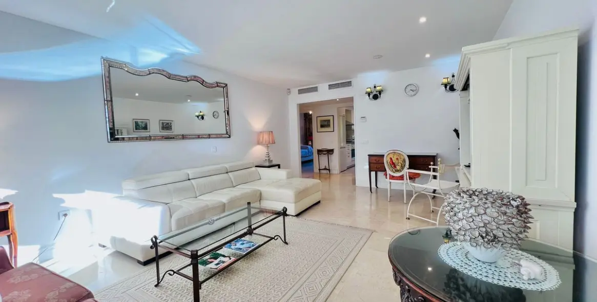 Продажа апартаментов на среднем этаже в The Golden Mile 6