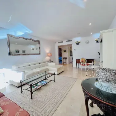 Sale of middle floor apartment in The Golden Mile