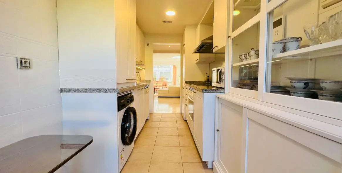 Продажа апартаментов на среднем этаже в The Golden Mile 10