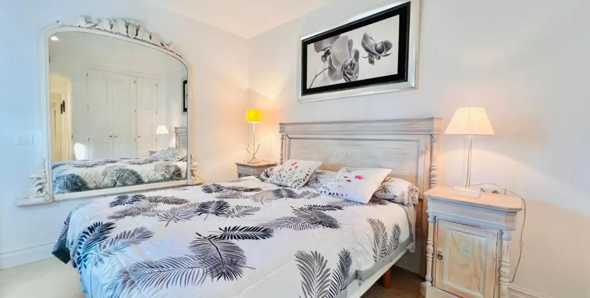 Продажа апартаментов на среднем этаже в The Golden Mile 11