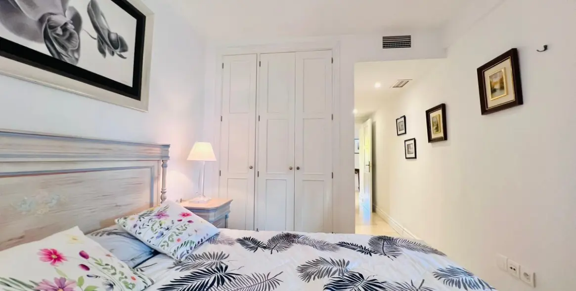 Продажа апартаментов на среднем этаже в The Golden Mile 12