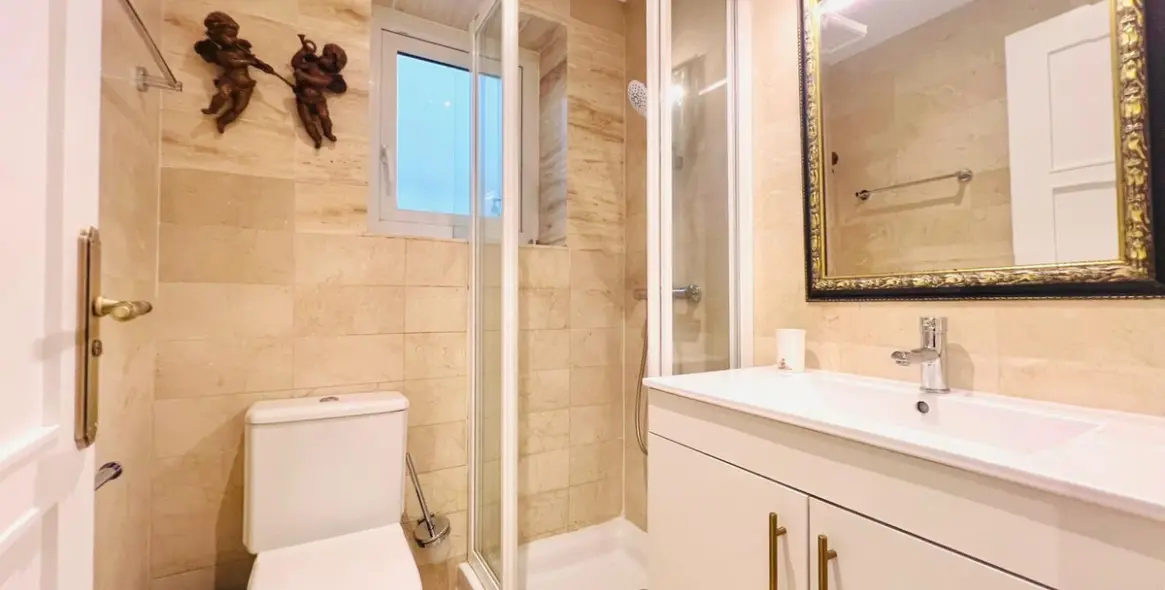 Продажа апартаментов на среднем этаже в The Golden Mile 13