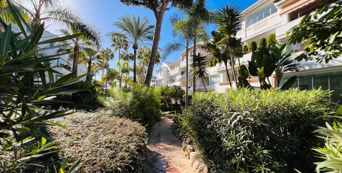 Продажа апартаментов на среднем этаже в The Golden Mile 20