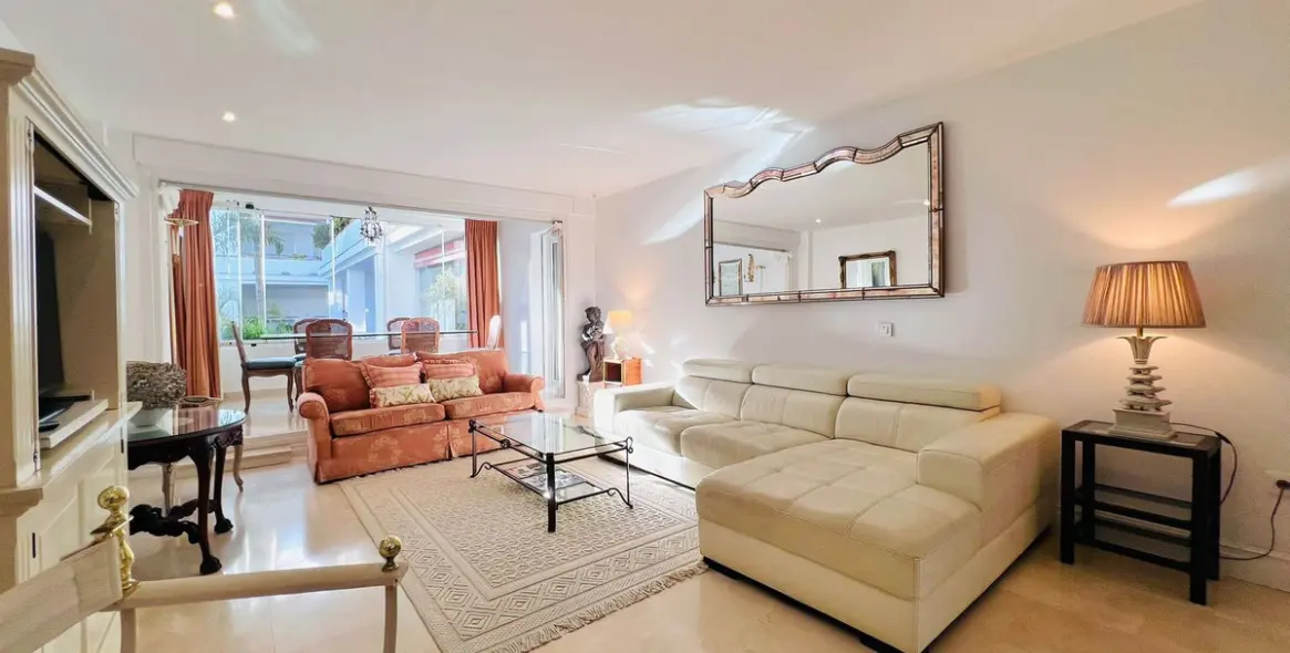 Продажа апартаментов на среднем этаже в The Golden Mile 3