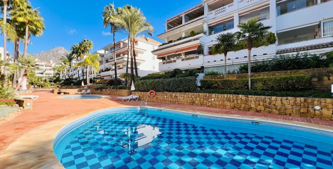 Продажа апартаментов на среднем этаже в The Golden Mile 19