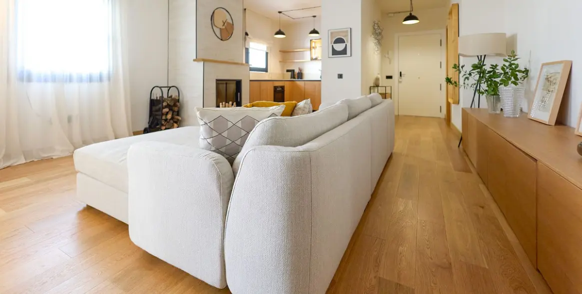 Sale of middle floor apartment in Puerto Banús 1