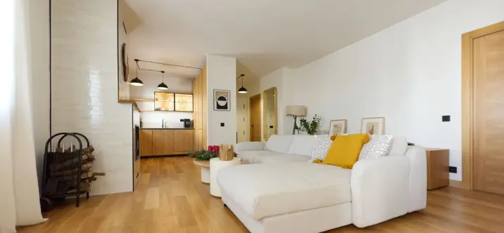 Sale of middle floor apartment in Puerto Banús 2