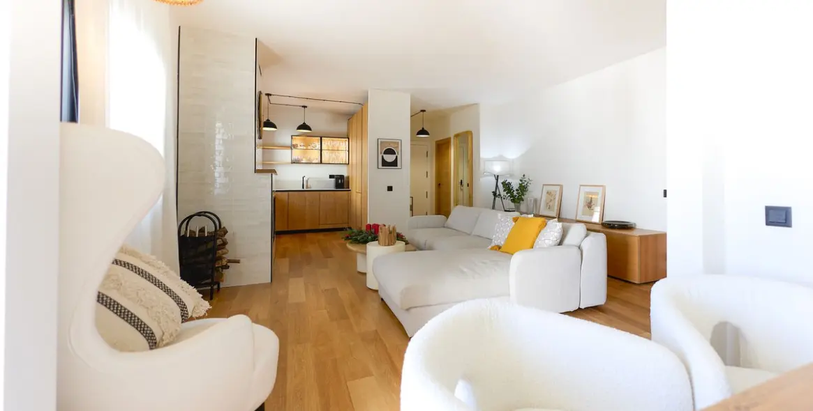 Sale of middle floor apartment in Puerto Banús 10