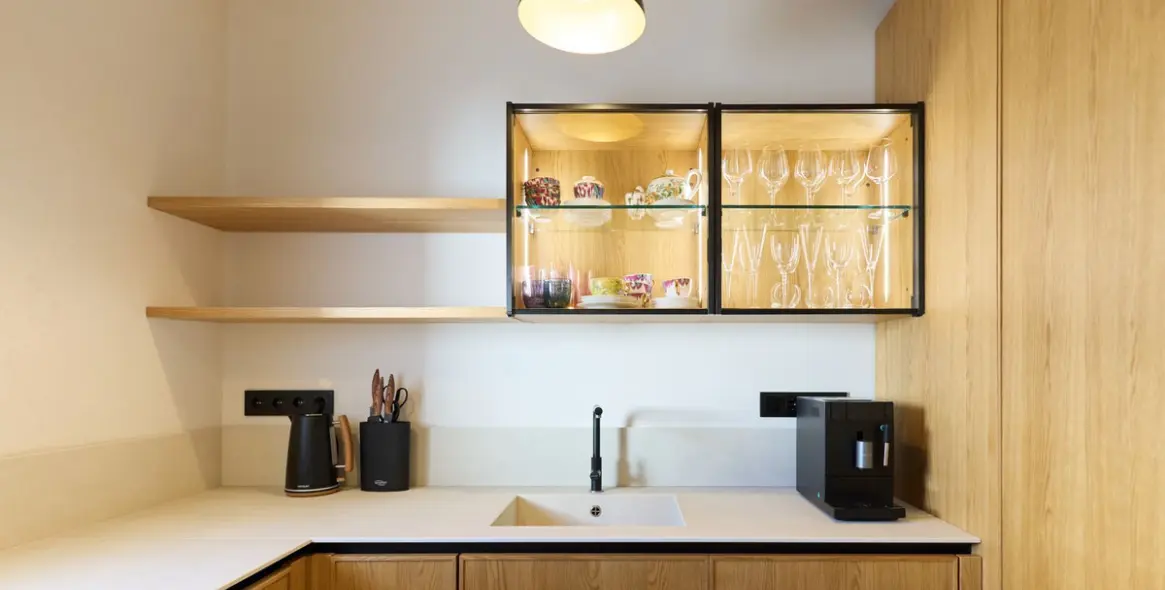 Sale of middle floor apartment in Puerto Banús 12