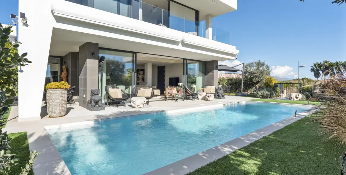 Sale of detached villa in Manilva 2