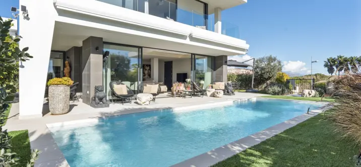 Sale of detached villa in Manilva 1