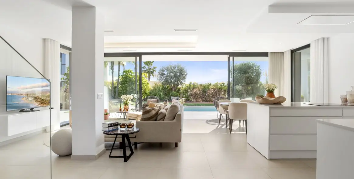 Sale of detached villa in Manilva 12