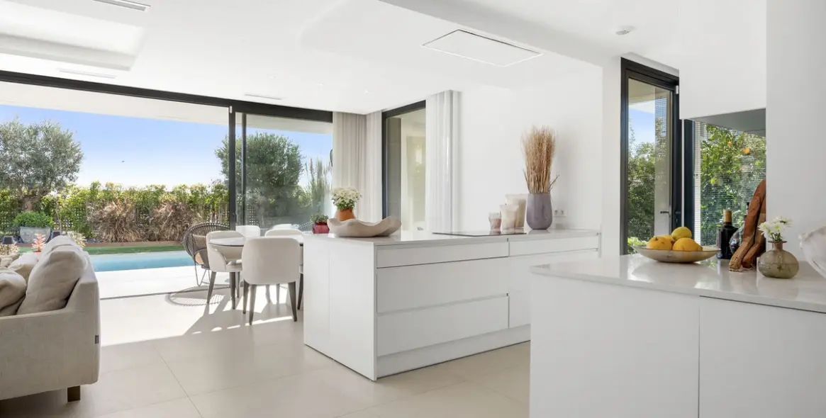 Sale of detached villa in Manilva 13