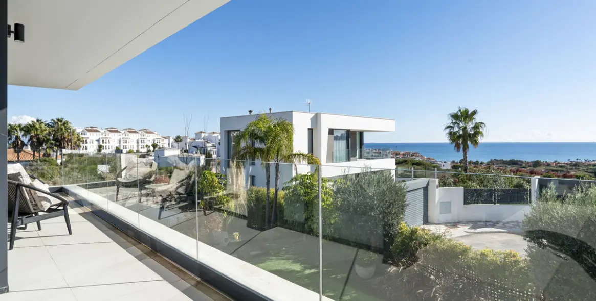 Sale of detached villa in Manilva 28