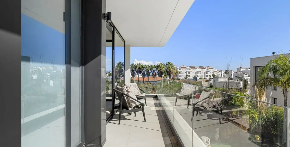 Sale of detached villa in Manilva 30