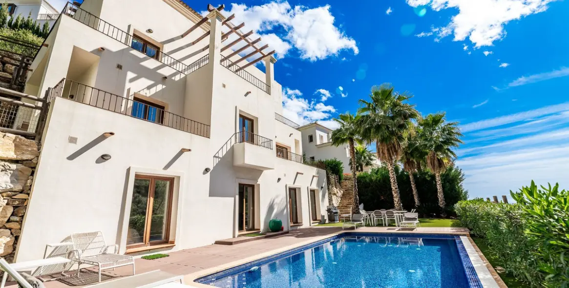 Долгосрочная аренда  отдельно стоящей виллы в Benahavís 1