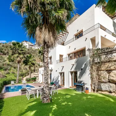 Долгосрочная аренда  отдельно стоящей виллы в Benahavís