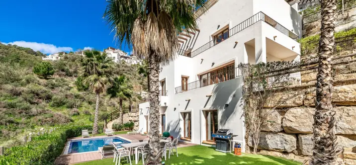 Alquiler a largo plazo de villa independiente en Benahavís 1