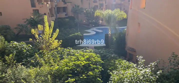 Продажа апартаментов на среднем этаже в Bel Air 0