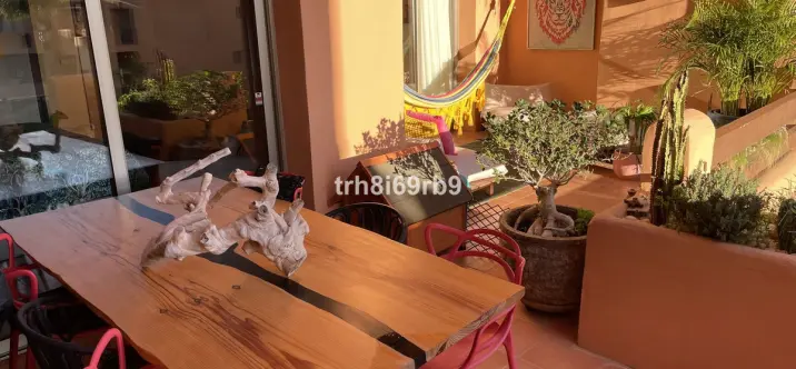 Продажа апартаментов на среднем этаже в Bel Air 1