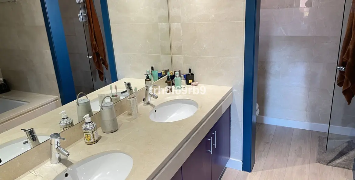 Sale of middle floor apartment in Bel Air 10