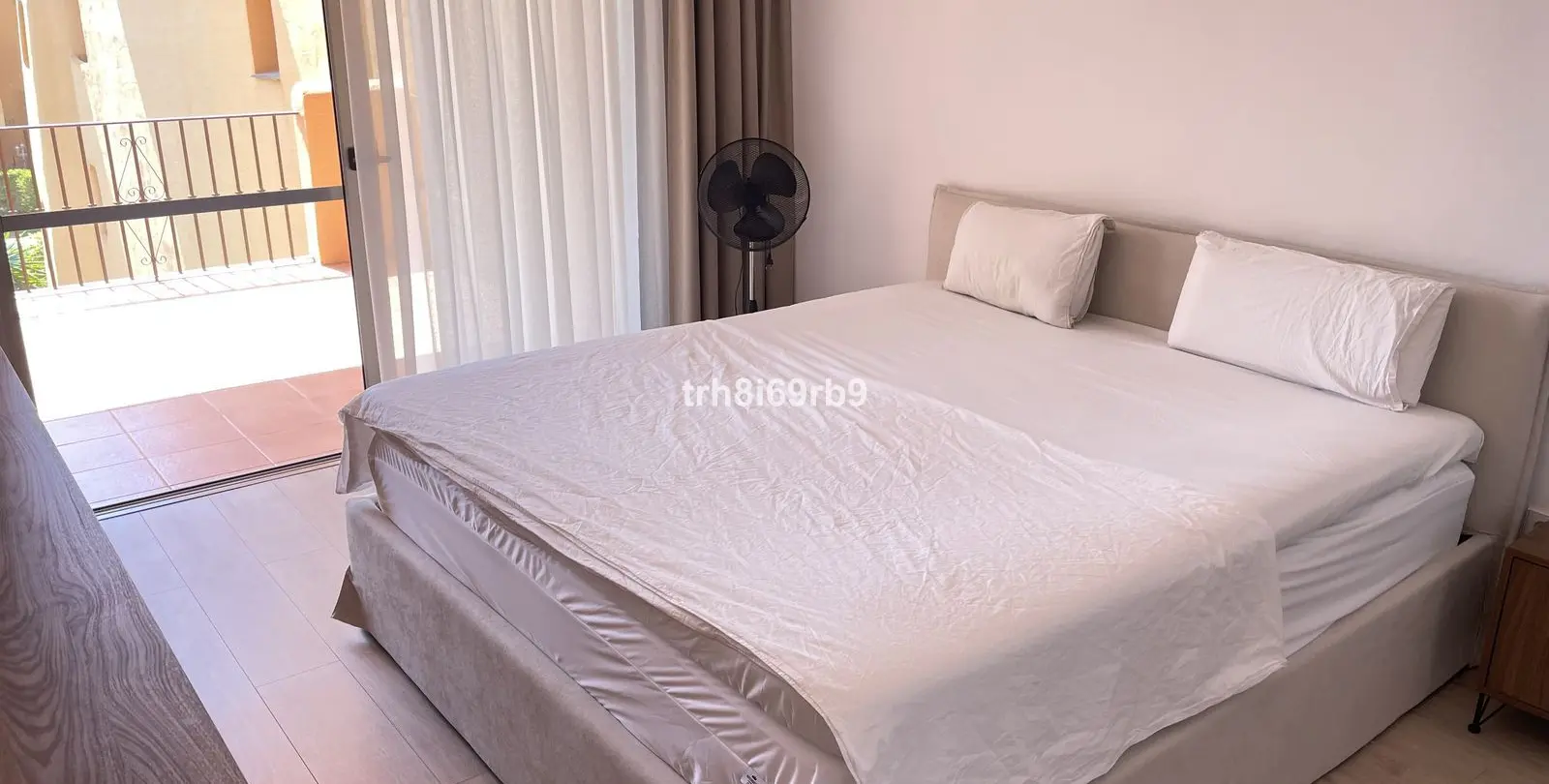 Продажа апартаментов на среднем этаже в Bel Air 9