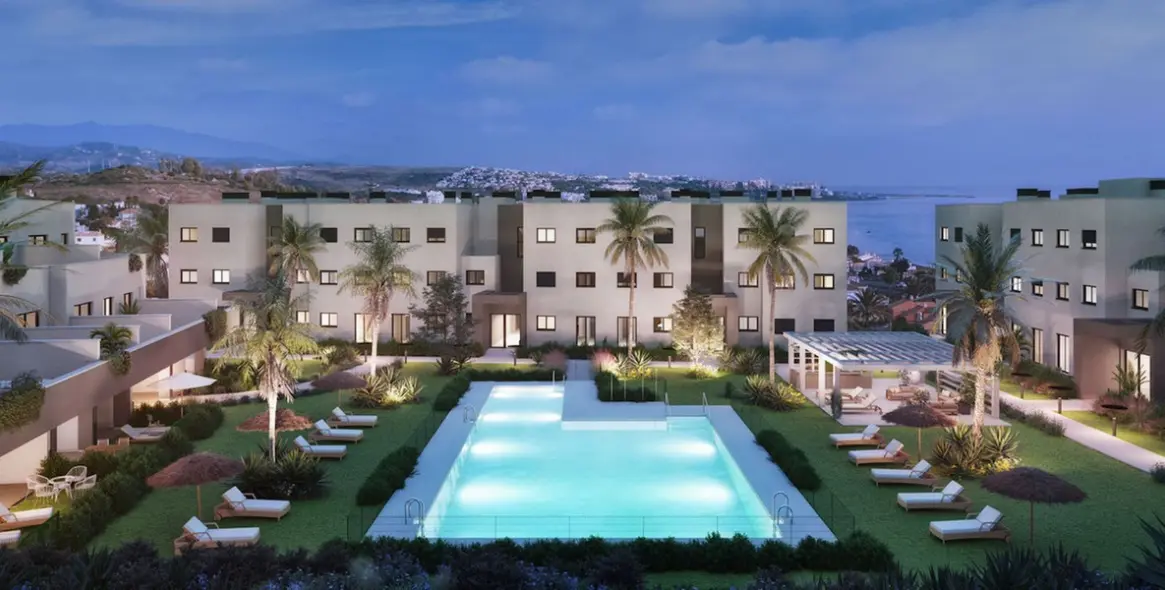 Sale of ground floor apartment in Estepona 1