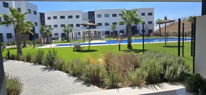 Sale of ground floor apartment in Estepona 1