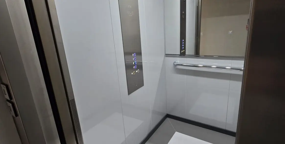 Sale of ground floor apartment in Estepona 16