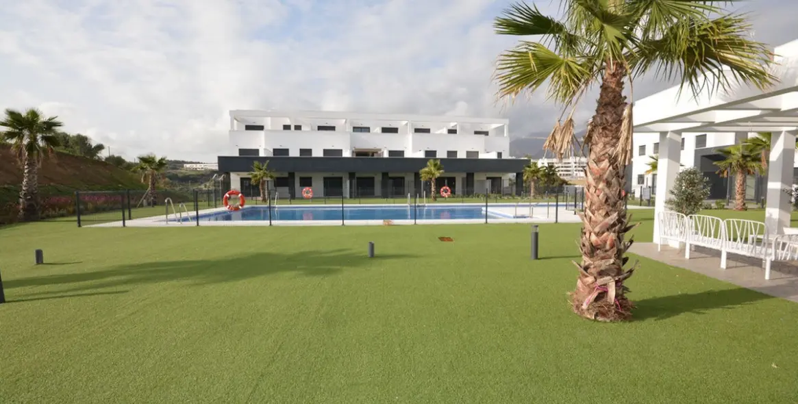 Sale of ground floor apartment in Estepona 19