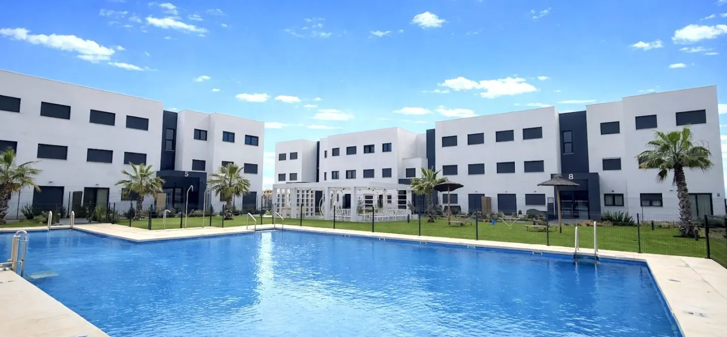 Sale of ground floor apartment in Estepona 0