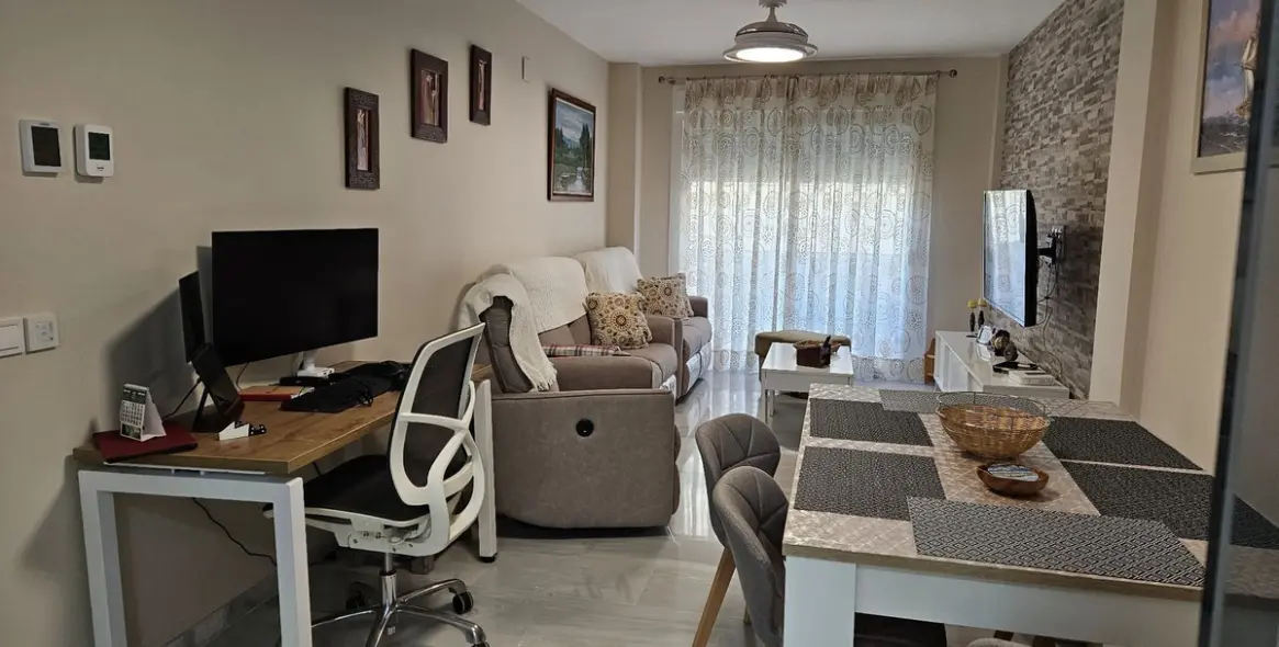 Sale of middle floor apartment in Fuengirola 2