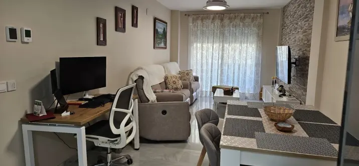 Sale of middle floor apartment in Fuengirola 1