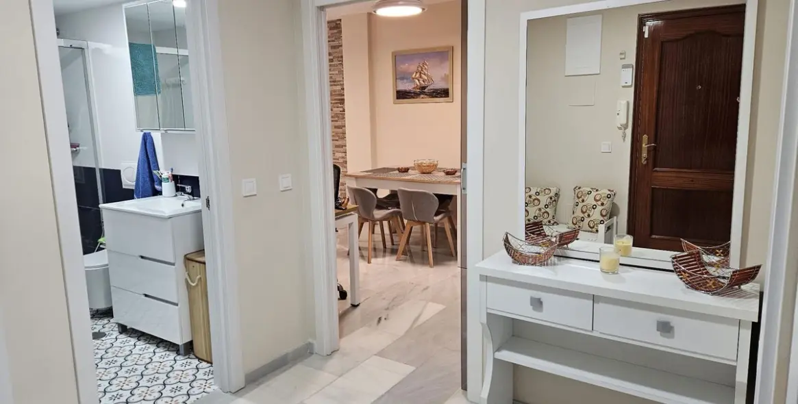 Sale of middle floor apartment in Fuengirola 5