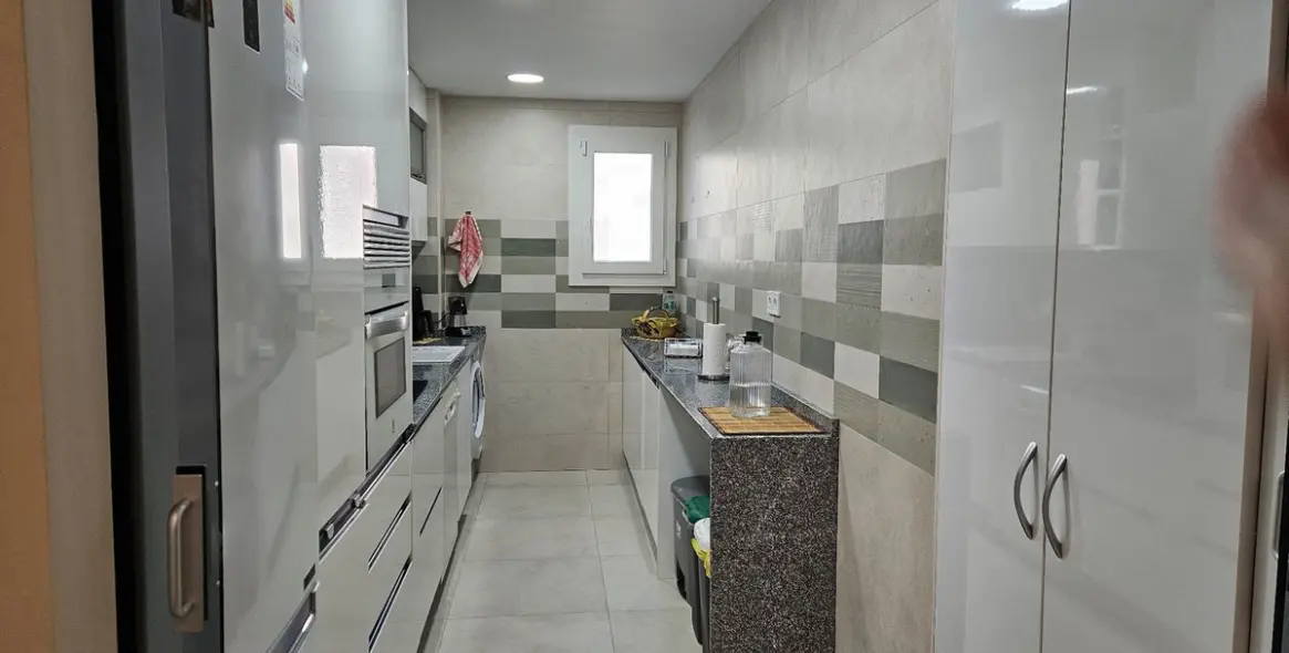 Sale of middle floor apartment in Fuengirola 6