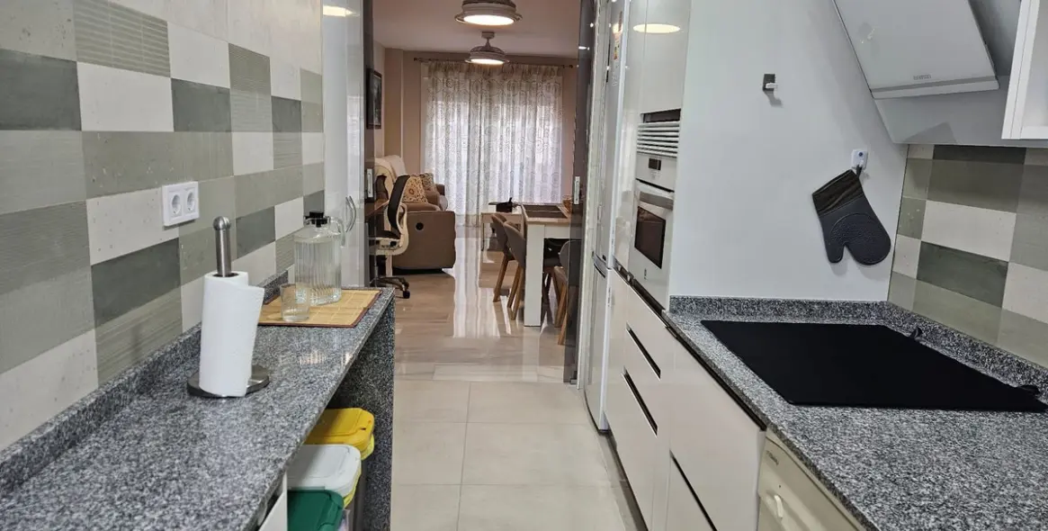 Sale of middle floor apartment in Fuengirola 7