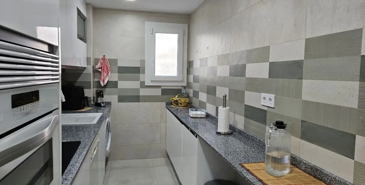 Sale of middle floor apartment in Fuengirola 9