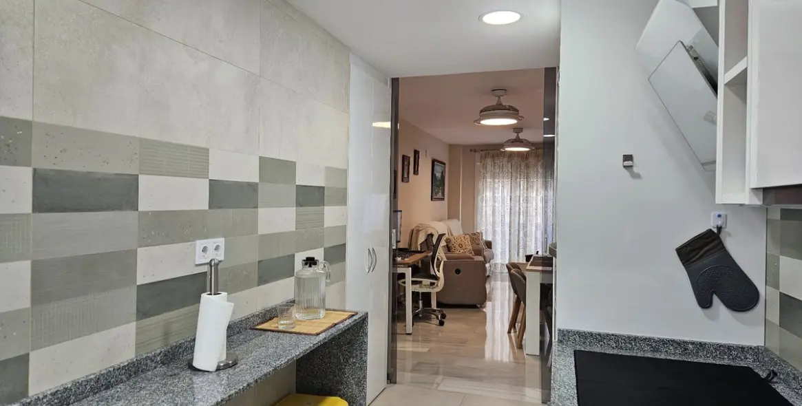 Sale of middle floor apartment in Fuengirola 12